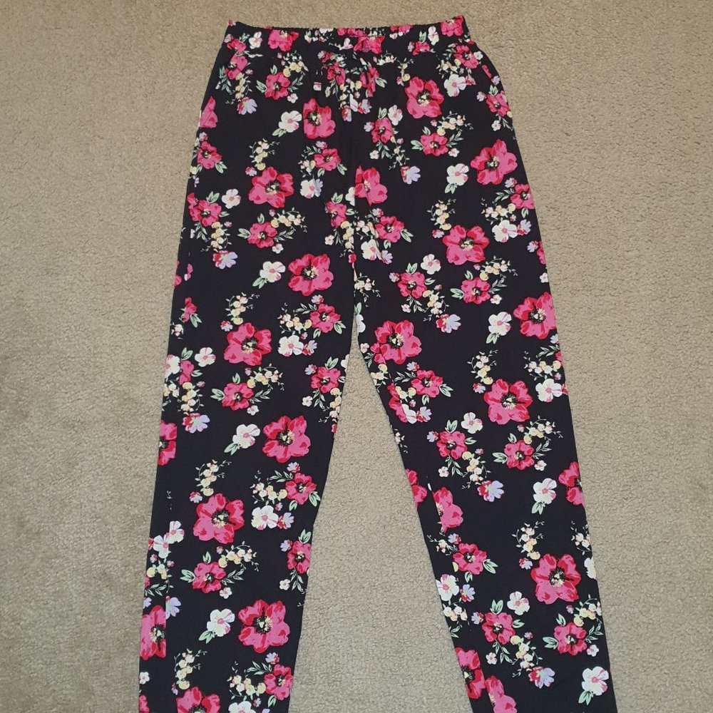 ❤Donating 8/31❤ Girls floral Parachute Pants